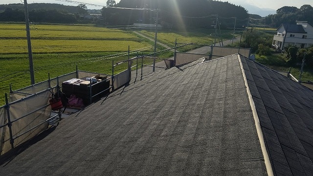 スレート屋根から横暖ルーフを使った屋根カバー工事を行いました！川口市屋根カバー工事　横暖ルーフαｓ　ニチハ　センタールーフ　スレートボロボロ　ガルバリウム鋼板　